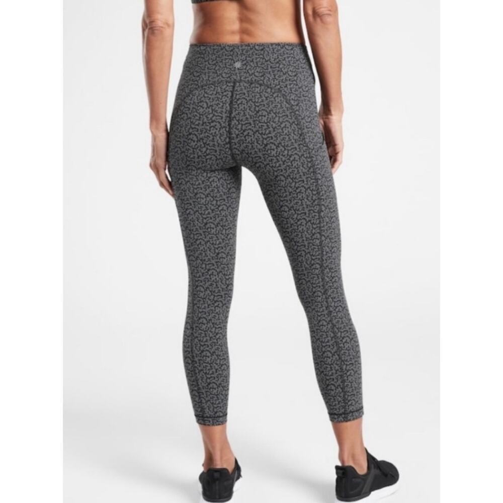 Athleta Womens Ultimate Stash PocketTextured 7/8 Tight Black Leggings Size S - Picture 2 of 10